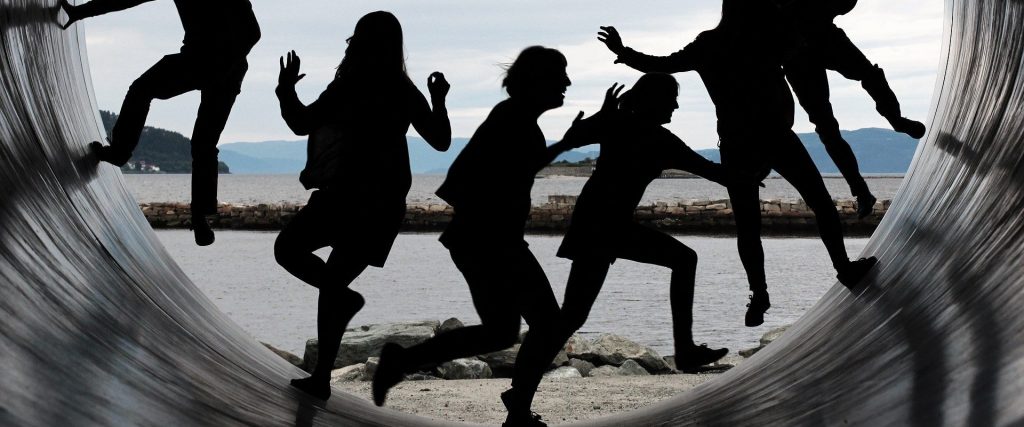 Wie Sie Ihr Team motivieren und stabilisieren
In einer Welt, die ständig im Wandel ist, stehen Führungskräfte vor besonderen Herausforderungen.  Wie können Sie als Führungskraft in solchen Zeiten Ihr Team motivieren und stabilisieren? Hier sind bewährte Strategien.